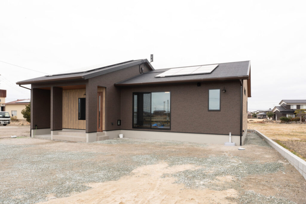 開放的にくつろげるこだわりの詰まった平屋住宅